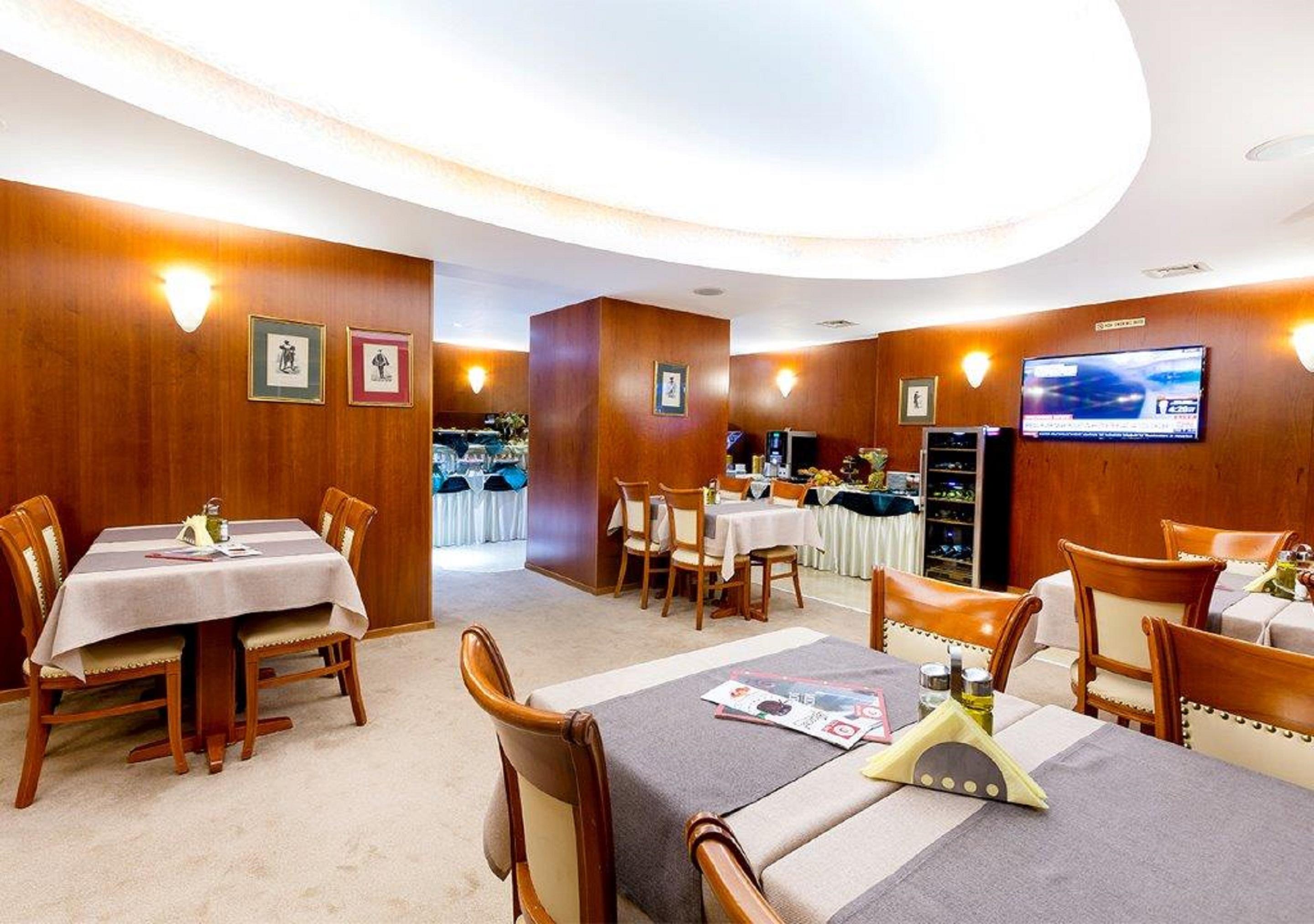 ホテル デューク ルーマニア ブカレスト エクステリア 写真